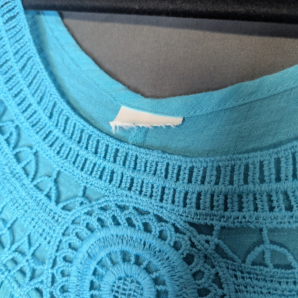 Blue Crochet & Cold Shoulder Blouse Size Medium - Picture 4 of 8